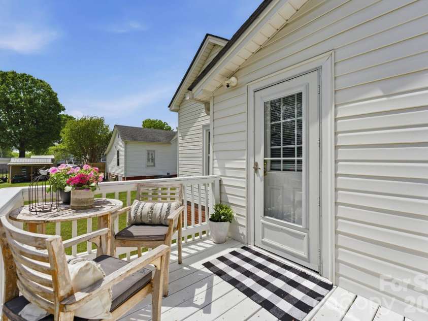 205 S Rose Avenue, Kannapolis, NC 28083.  MLS# CAR4367573, YatesRealty ID 10471. 