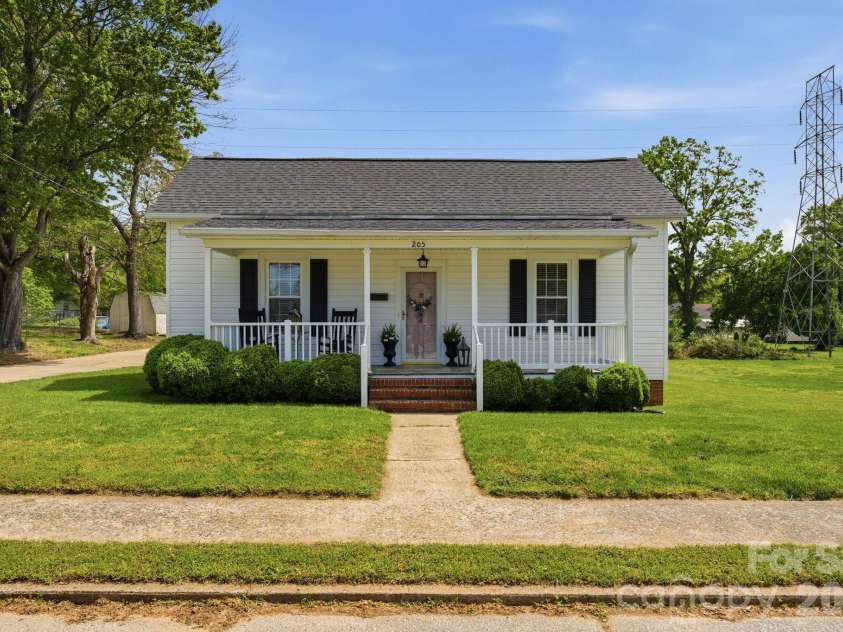 205 S Rose Avenue, Kannapolis, NC 28083.  MLS# CAR4367573, YatesRealty ID 10471. 