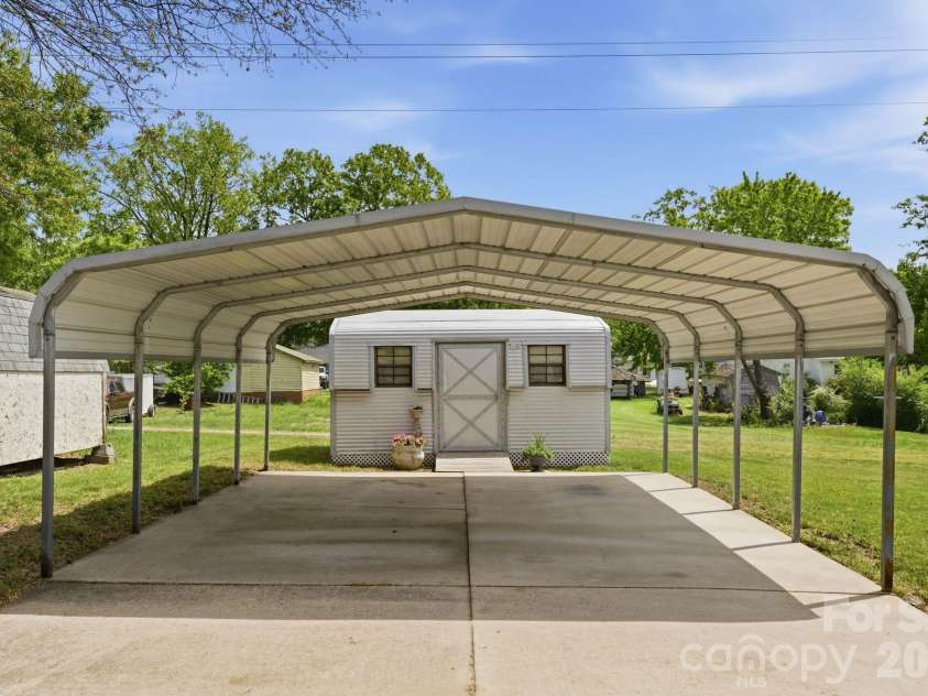 205 S Rose Avenue, Kannapolis, NC 28083.  MLS# CAR4367573, YatesRealty ID 10471. 