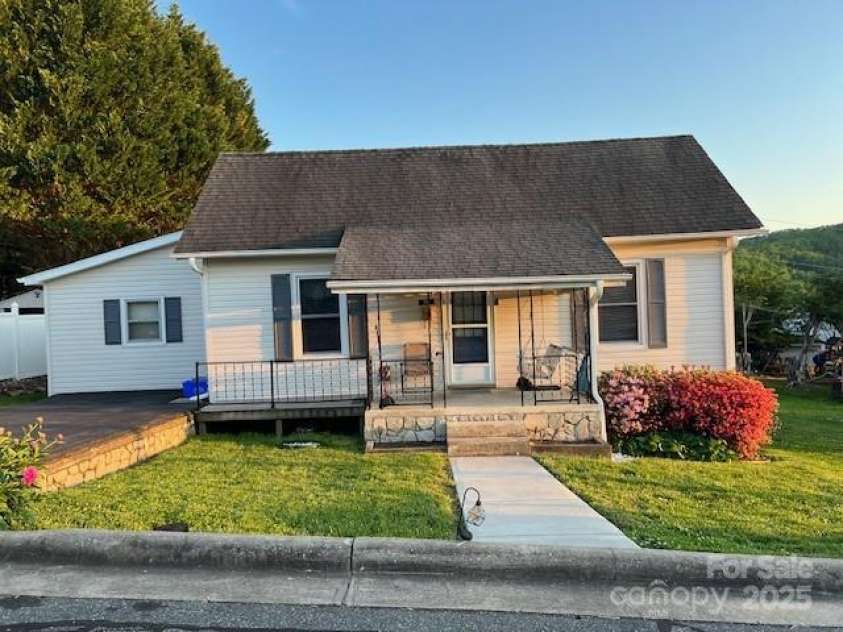 70 3rd Street, Marion, NC 28752.  MLS# CAR4253411, YatesRealty ID 10472. 