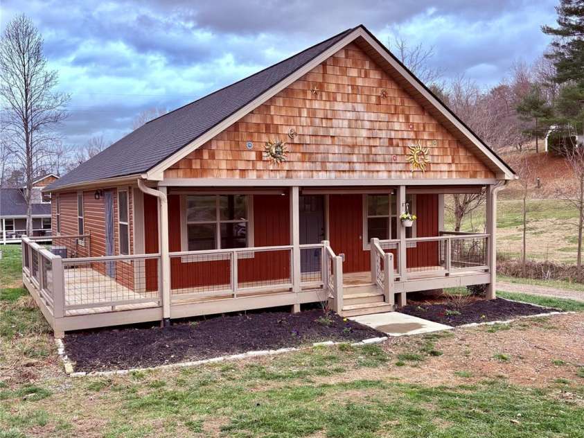 7 Ruff Road, Leicester, NC 28748.  MLS# CAR4354507, YatesRealty ID 10473. 