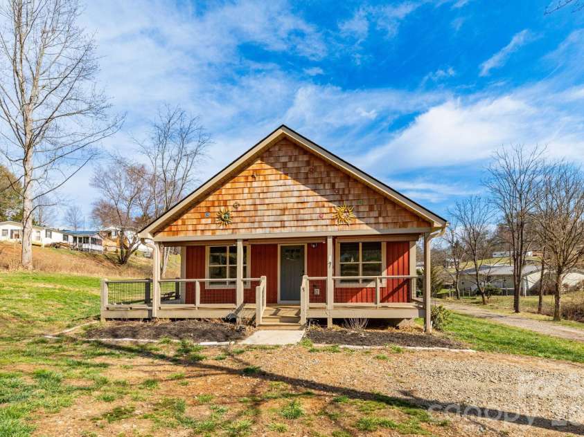 7 Ruff Road, Leicester, NC 28748.  MLS# CAR4354507, YatesRealty ID 10473. 