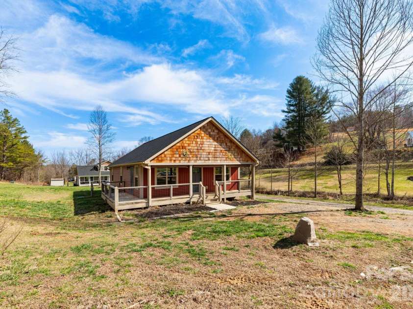 7 Ruff Road, Leicester, NC 28748.  MLS# CAR4354507, YatesRealty ID 10473. 