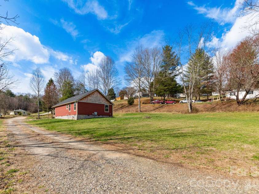 7 Ruff Road, Leicester, NC 28748.  MLS# CAR4354507, YatesRealty ID 10473. 