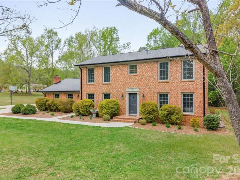 207 Williamsburg Lane, Wadesboro, NC 28170.  MLS# CAR4364530, YatesRealty ID 10474. Front view