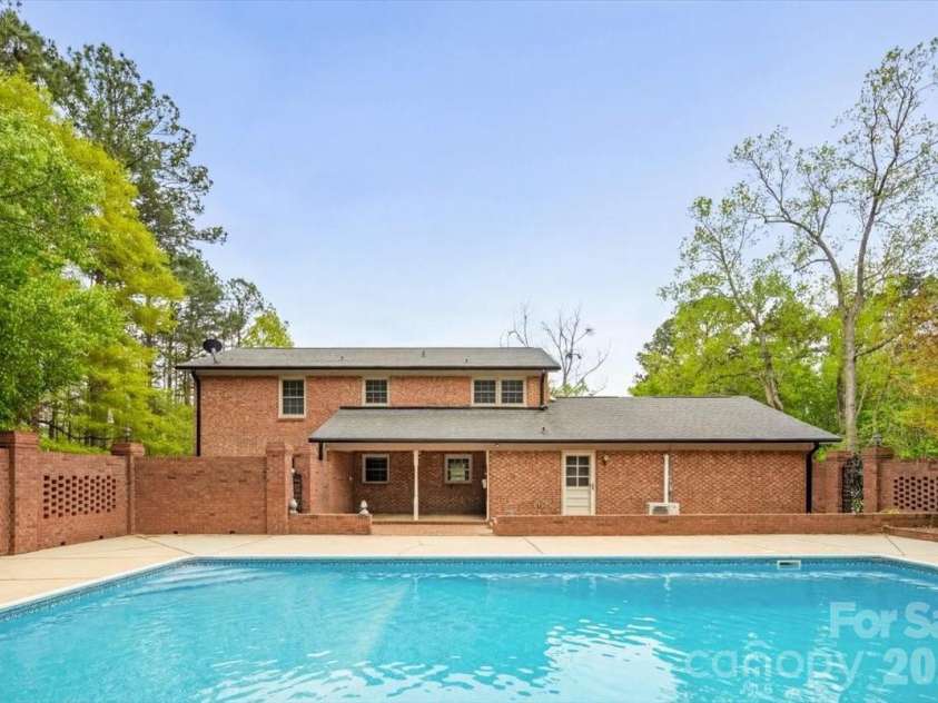 207 Williamsburg Lane, Wadesboro, NC 28170.  MLS# CAR4364530, YatesRealty ID 10474. Pool
