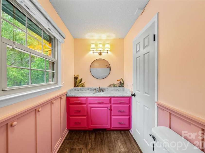 207 Williamsburg Lane, Wadesboro, NC 28170.  MLS# CAR4364530, YatesRealty ID 10474. Upstairs Bathroom