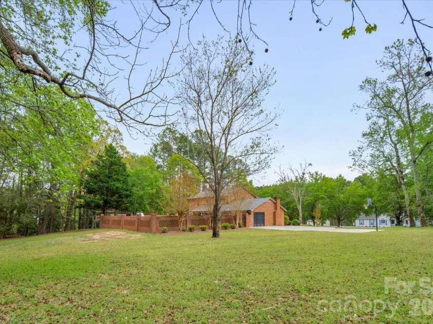 207 Williamsburg Lane, Wadesboro, NC 28170.  MLS# CAR4364530, YatesRealty ID 10474. Yard Space