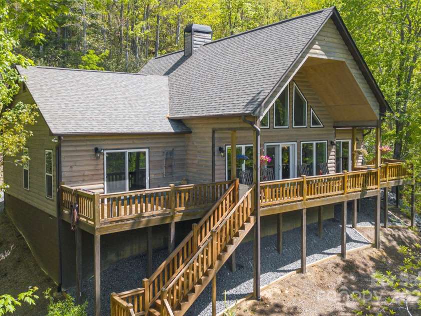 186 Timucua Trail, Waynesville, NC 28786.  MLS# CAR4254132, YatesRealty ID 10475. 