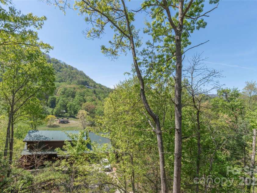 186 Timucua Trail, Waynesville, NC 28786.  MLS# CAR4254132, YatesRealty ID 10475. 
