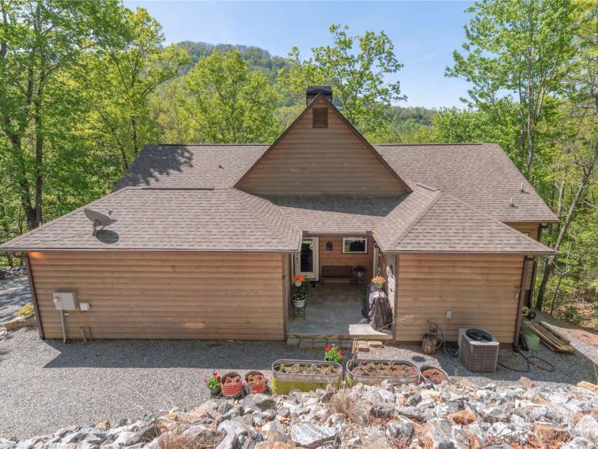 186 Timucua Trail, Waynesville, NC 28786.  MLS# CAR4254132, YatesRealty ID 10475. Minimal yard maintenance.