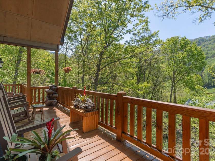 186 Timucua Trail, Waynesville, NC 28786.  MLS# CAR4254132, YatesRealty ID 10475. Ready to relax?