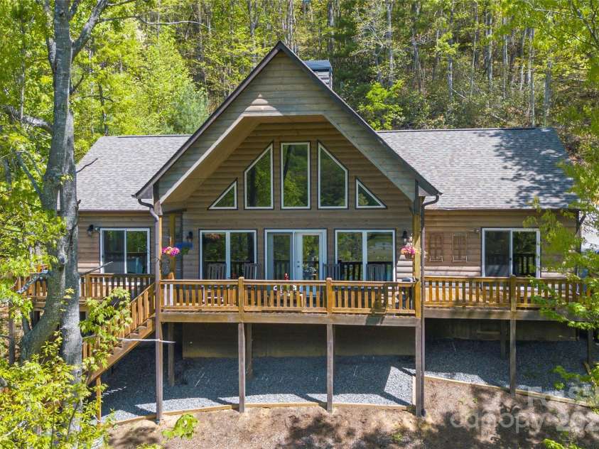 186 Timucua Trail, Waynesville, NC 28786.  MLS# CAR4254132, YatesRealty ID 10475. Welcome to 186 Timucua Trail.