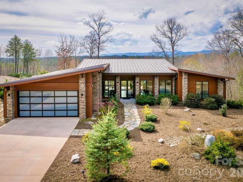 1416 High Valley Way, Lenoir, NC 28645.  MLS# CAR4353473, YatesRealty ID 10476. 