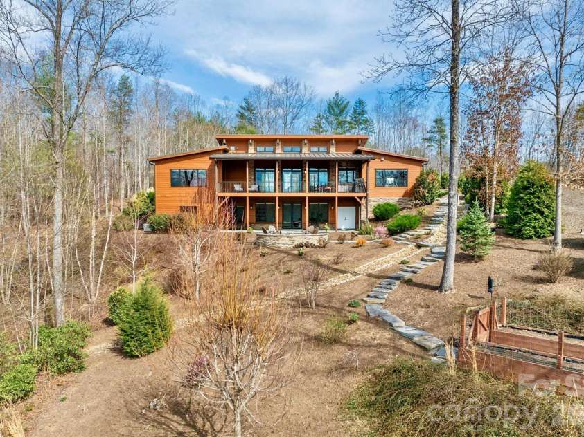 1416 High Valley Way, Lenoir, NC 28645.  MLS# CAR4353473, YatesRealty ID 10476. 