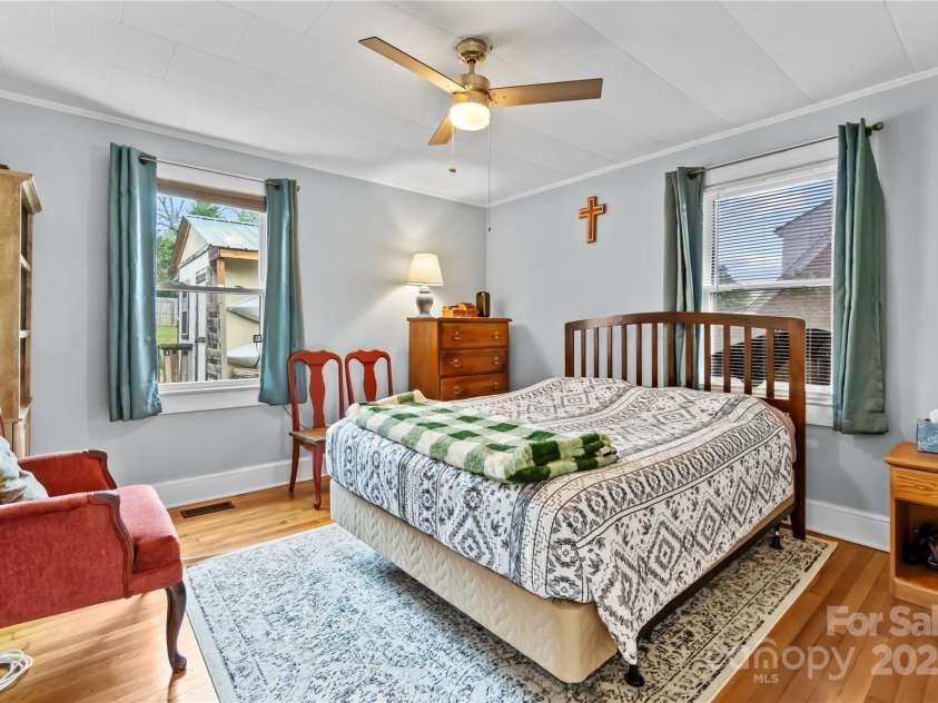 531 Lower Creek Drive, Lenoir, NC 28645.  MLS# CAR4254808, YatesRealty ID 10477. 