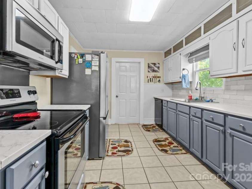 531 Lower Creek Drive, Lenoir, NC 28645.  MLS# CAR4254808, YatesRealty ID 10477. 