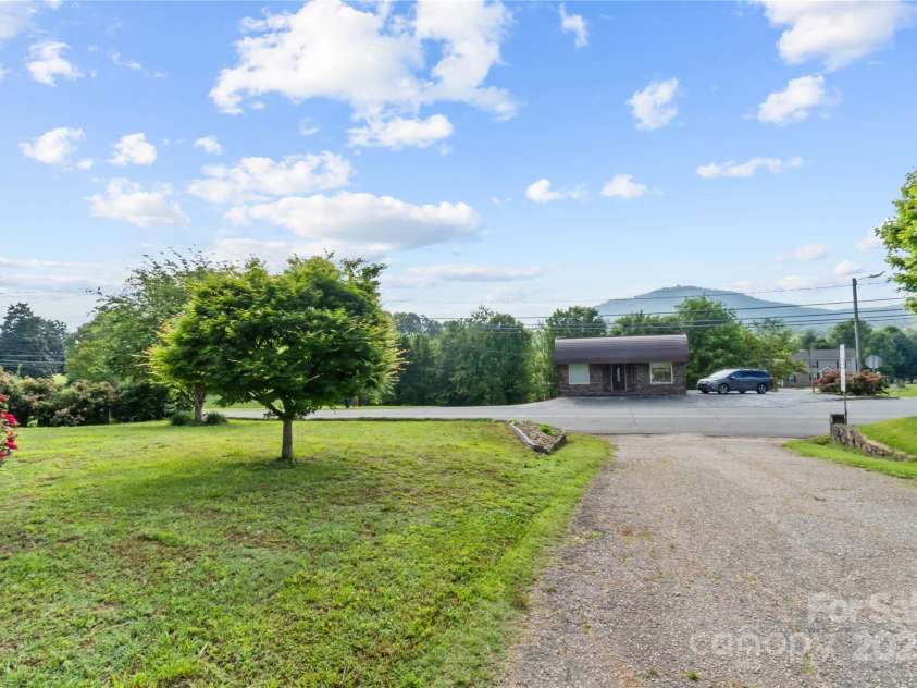 531 Lower Creek Drive, Lenoir, NC 28645.  MLS# CAR4254808, YatesRealty ID 10477. 