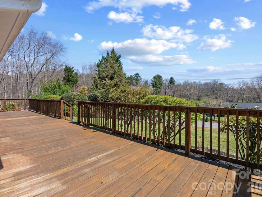 93 English Drive, Candler, NC 28715.  MLS# CAR4361950, YatesRealty ID 10477. 