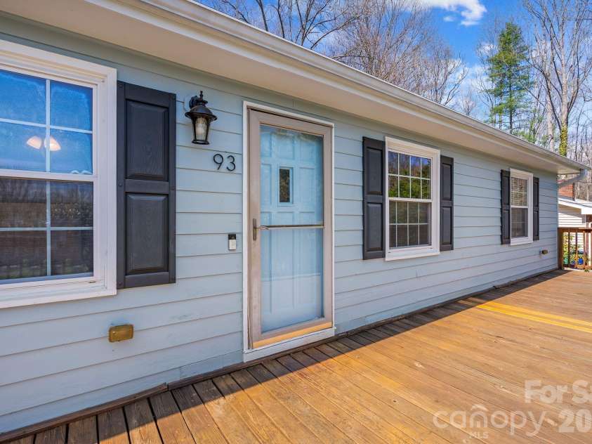 93 English Drive, Candler, NC 28715.  MLS# CAR4361950, YatesRealty ID 10477. 