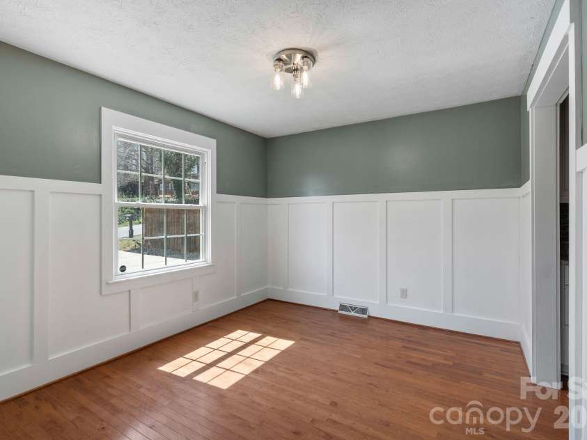 93 English Drive, Candler, NC 28715.  MLS# CAR4361950, YatesRealty ID 10477. 