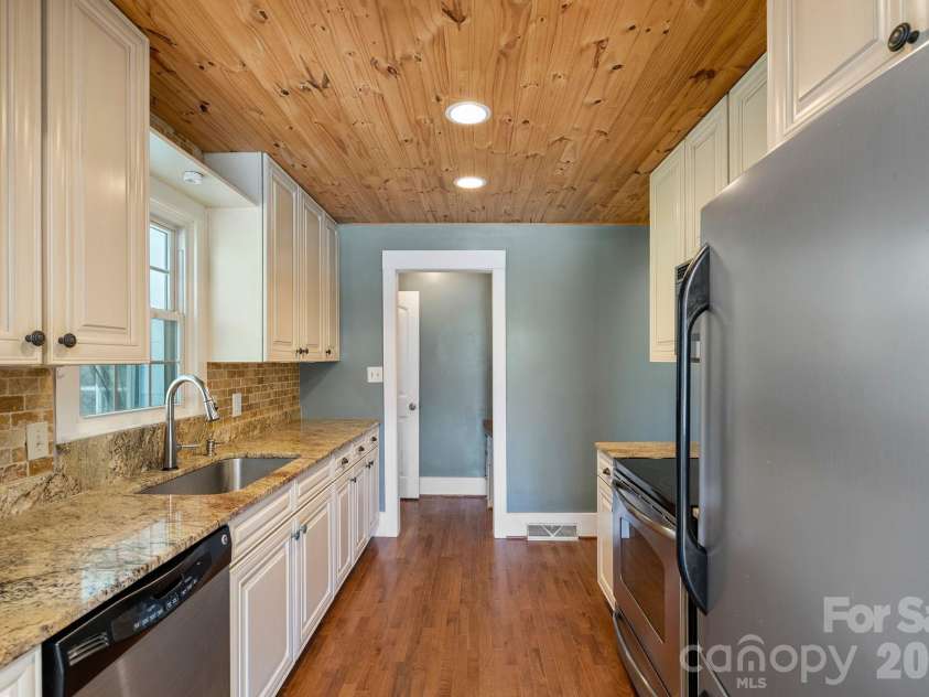 93 English Drive, Candler, NC 28715.  MLS# CAR4361950, YatesRealty ID 10477. 