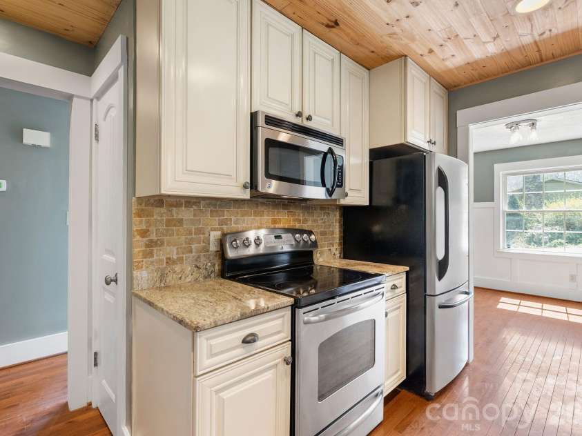 93 English Drive, Candler, NC 28715.  MLS# CAR4361950, YatesRealty ID 10477. 