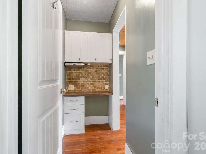 93 English Drive, Candler, NC 28715.  MLS# CAR4361950, YatesRealty ID 10477. 