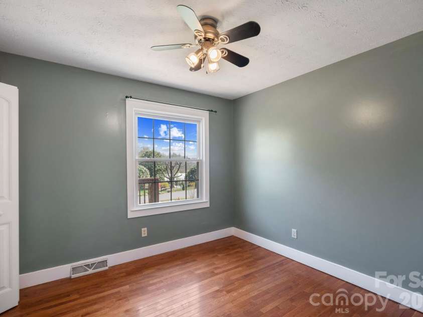 93 English Drive, Candler, NC 28715.  MLS# CAR4361950, YatesRealty ID 10477. 
