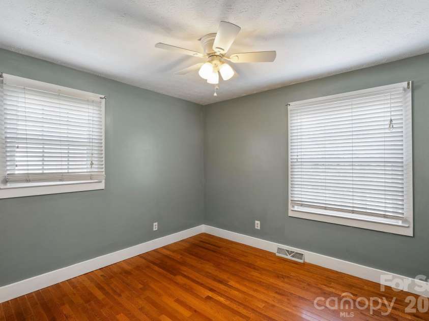 93 English Drive, Candler, NC 28715.  MLS# CAR4361950, YatesRealty ID 10477. 