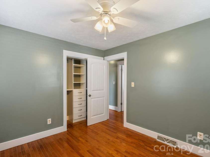 93 English Drive, Candler, NC 28715.  MLS# CAR4361950, YatesRealty ID 10477. 