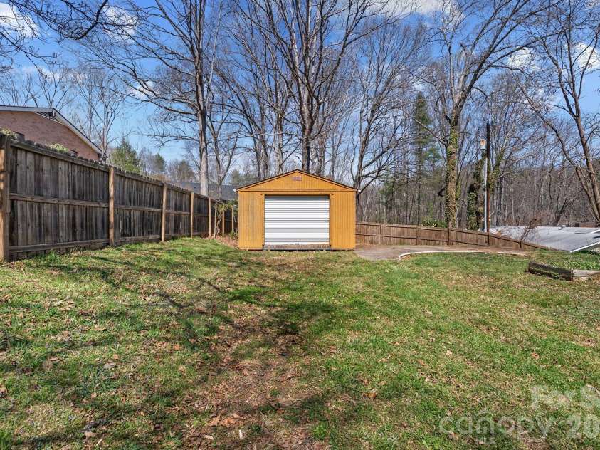 93 English Drive, Candler, NC 28715.  MLS# CAR4361950, YatesRealty ID 10477. 