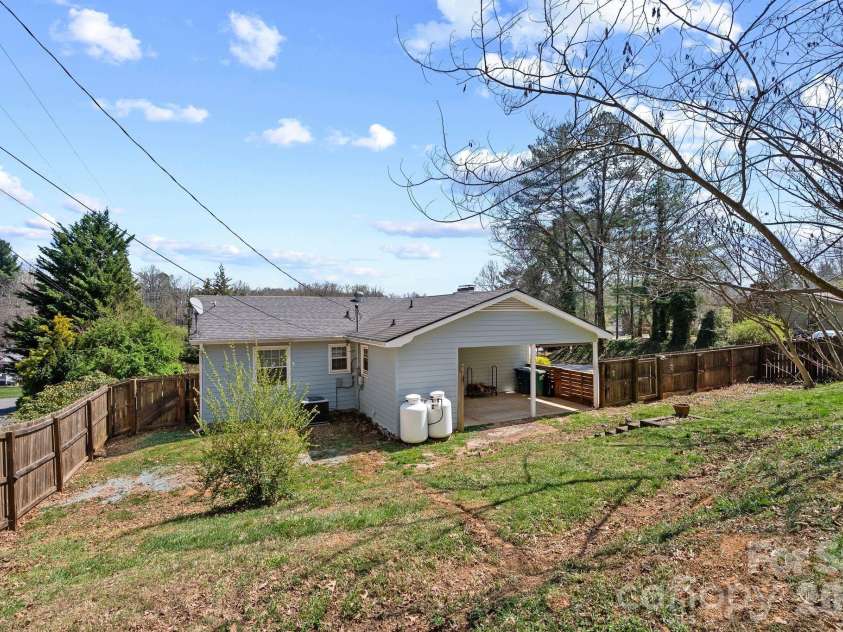 93 English Drive, Candler, NC 28715.  MLS# CAR4361950, YatesRealty ID 10477. 