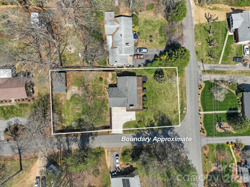 93 English Drive, Candler, NC 28715.  MLS# CAR4361950, YatesRealty ID 10477. 