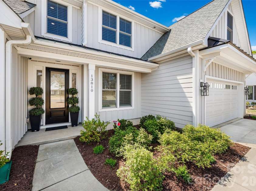 13810 Derby Farm Lane, Charlotte, NC 28278.  MLS# CAR4363258, YatesRealty ID 10479. 