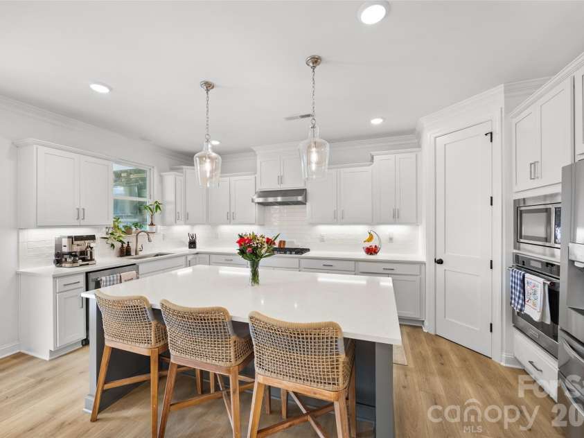 13810 Derby Farm Lane, Charlotte, NC 28278.  MLS# CAR4363258, YatesRealty ID 10479. 