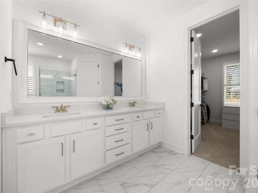 13810 Derby Farm Lane, Charlotte, NC 28278.  MLS# CAR4363258, YatesRealty ID 10479. 