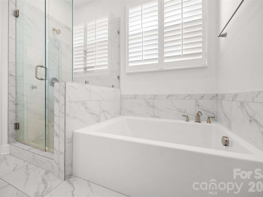 13810 Derby Farm Lane, Charlotte, NC 28278.  MLS# CAR4363258, YatesRealty ID 10479. 