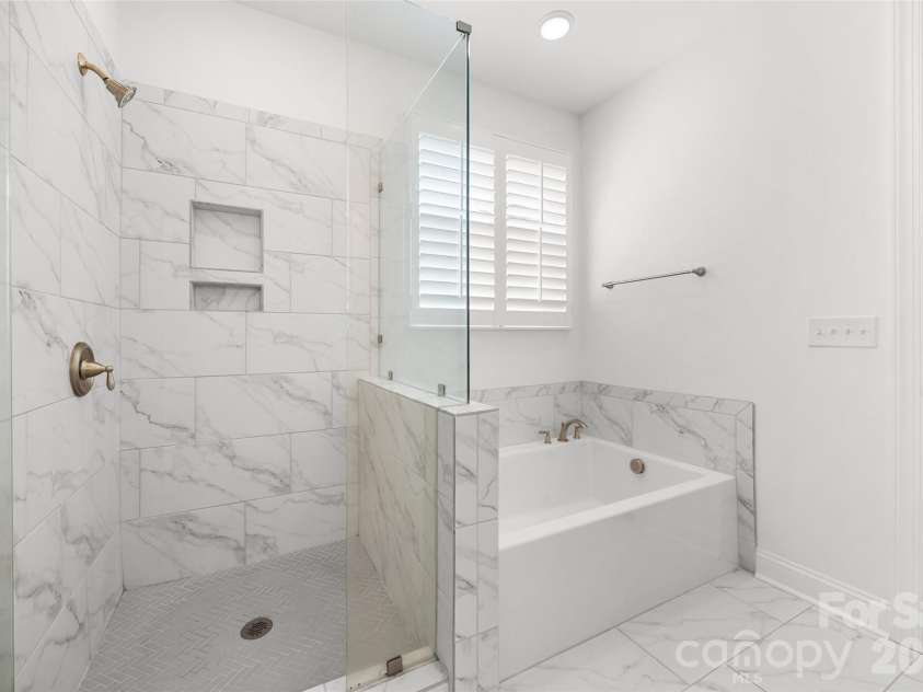 13810 Derby Farm Lane, Charlotte, NC 28278.  MLS# CAR4363258, YatesRealty ID 10479. 
