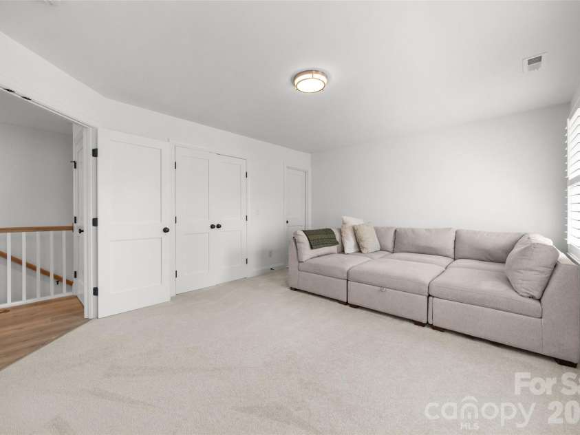 13810 Derby Farm Lane, Charlotte, NC 28278.  MLS# CAR4363258, YatesRealty ID 10479. 
