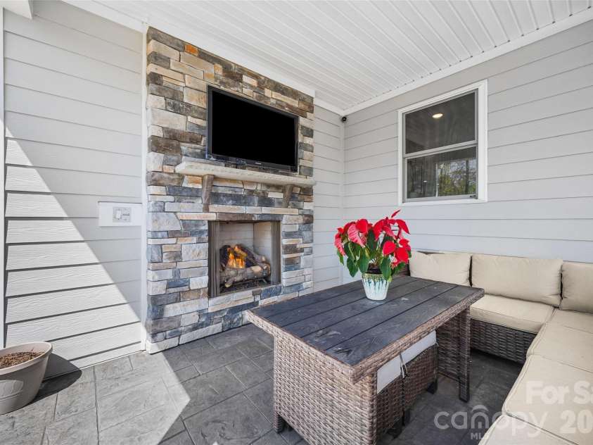 13810 Derby Farm Lane, Charlotte, NC 28278.  MLS# CAR4363258, YatesRealty ID 10479. 