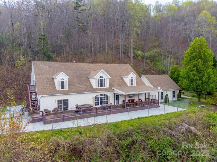 423 Baines Mountain Road, Bryson City, NC 28713.  MLS# CAR4254784, YatesRealty ID 10479. 