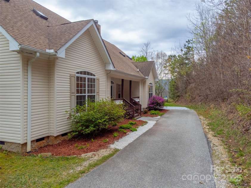 423 Baines Mountain Road, Bryson City, NC 28713.  MLS# CAR4254784, YatesRealty ID 10479. 