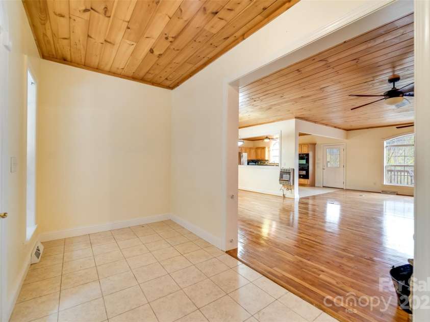 423 Baines Mountain Road, Bryson City, NC 28713.  MLS# CAR4254784, YatesRealty ID 10479. 