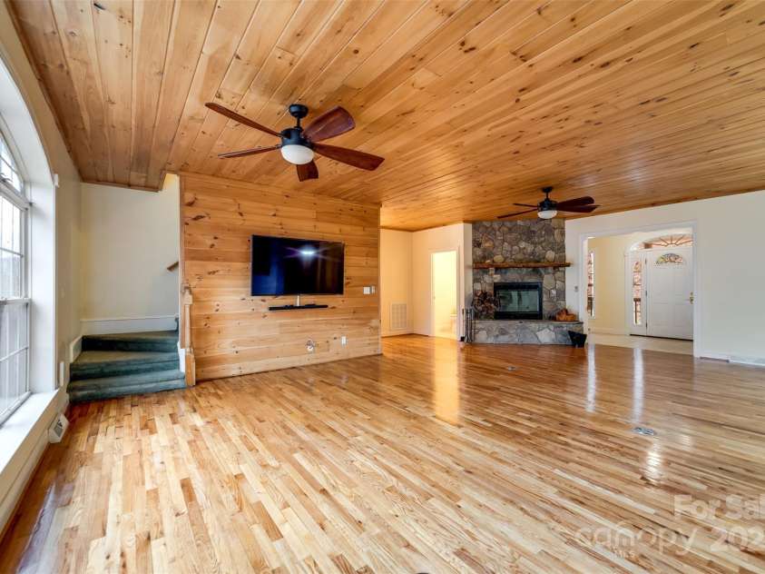 423 Baines Mountain Road, Bryson City, NC 28713.  MLS# CAR4254784, YatesRealty ID 10479. 