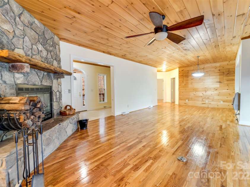 423 Baines Mountain Road, Bryson City, NC 28713.  MLS# CAR4254784, YatesRealty ID 10479. 