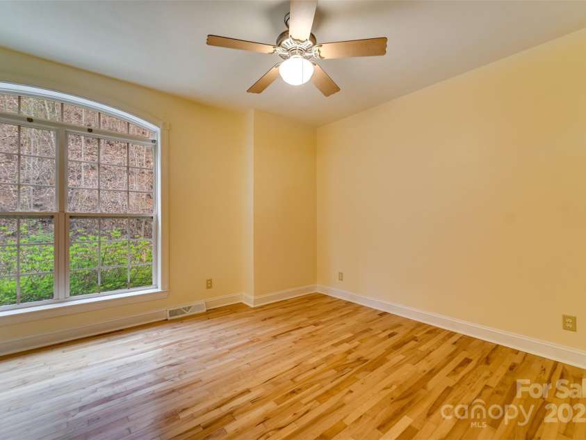 423 Baines Mountain Road, Bryson City, NC 28713.  MLS# CAR4254784, YatesRealty ID 10479. 