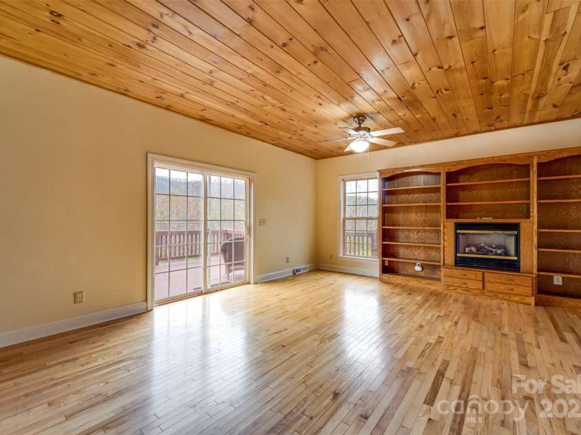 423 Baines Mountain Road, Bryson City, NC 28713.  MLS# CAR4254784, YatesRealty ID 10479. 