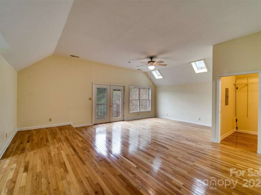 423 Baines Mountain Road, Bryson City, NC 28713.  MLS# CAR4254784, YatesRealty ID 10479. 