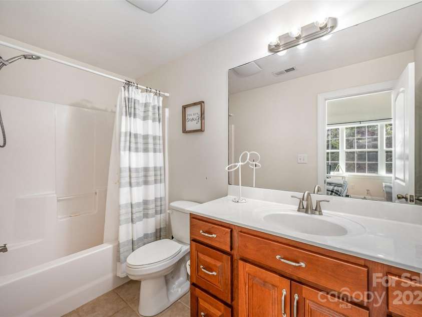 132 Sink Farm Road, Mooresville, NC 28115.  MLS# CAR4314790, YatesRealty ID 1048. Bathroom
